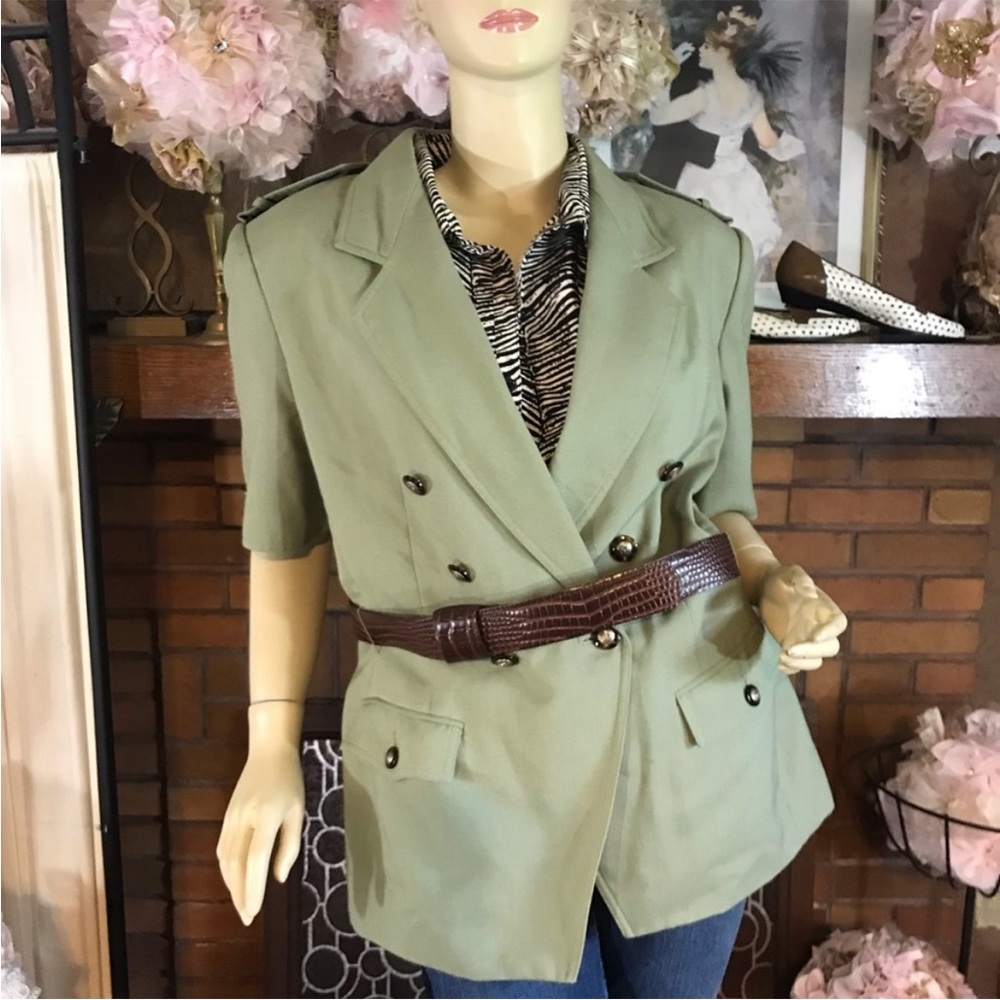Gorgeous blazer with belt